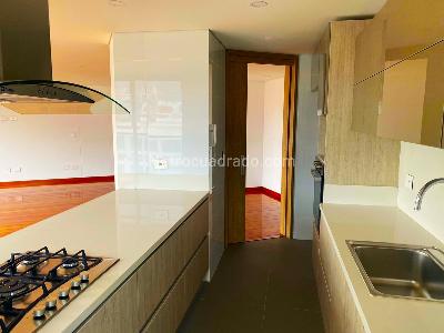 Apartamento de 4 alcobas en venta en Santa Paula Santa Barbara, Bogotá, 178 m² · foto 4 de 15