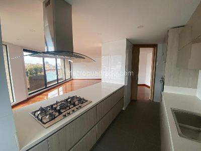 Apartamento de 4 alcobas en venta en Santa Paula, Bogotá, 178 m² · foto 3 de 16