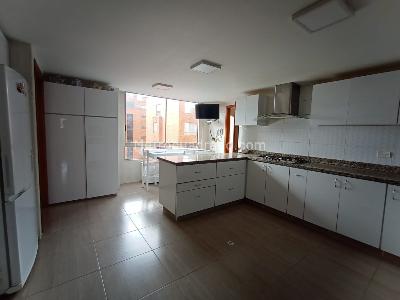 Apartamento de 5 alcobas en venta en La Esperanza Norte, Bogotá, 265 m² · foto 9 de 18