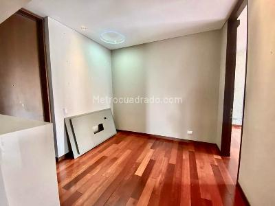 Apartamento de 3 alcobas en venta en Altos Del Retiro, Bogotá, 190 m² · foto 2 de 10