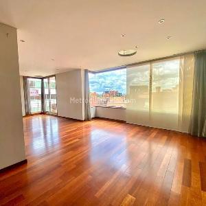 Apartamento de 3 alcobas en venta en Altos Del Retiro, Bogotá, 190 m² · foto 3 de 10