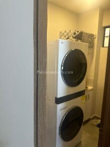 Apartamento de 2 alcobas en venta en Santa Barbara Occidental, Bogotá, 110 m² · foto 2 de 10