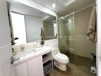 Apartamento de 3 alcobas en venta en Cedro Salazar, Bogotá, 102 m² · foto 8 de 20
