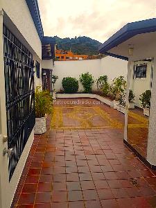 Casa de 3 alcobas en venta en Santa Barbara Alta, Bogotá, 442 m² · foto 16 de 18