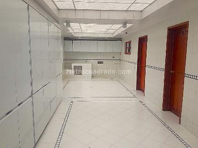 Casa de 3 alcobas en venta en Santa Barbara Alta, Bogotá, 442 m² · foto 3 de 18