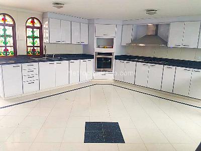 Casa de 3 alcobas en venta en Santa Barbara Alta, Bogotá, 442 m² · foto 2 de 18