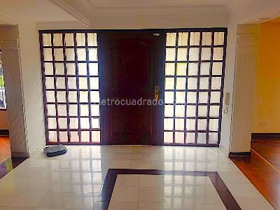 Casa de 3 alcobas en venta en Santa Barbara Alta, Bogotá, 442 m² · foto 5 de 18