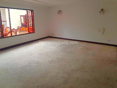 Casa de 3 alcobas en venta en Santa Barbara Alta, Bogotá, 442 m² · foto 9 de 18