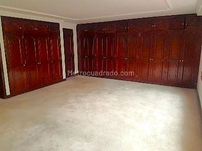 Casa de 3 alcobas en venta en Santa Barbara Alta, Bogotá, 442 m² · foto 10 de 18