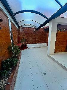 Casa de 5 alcobas en venta en Asturias, Chía, 275 m² · foto 2 de 15