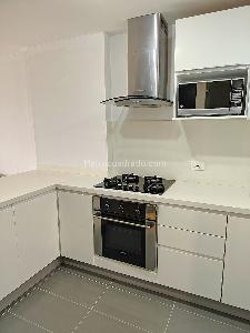 Apartamento de 2 alcobas en venta en Santa Barbara Occidental, Bogotá, 83 m² · foto 3 de 20