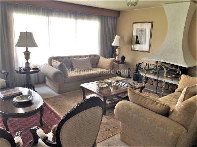 Casa de 4 alcobas en venta en Santa Barbara, Bogotá, 758 m² · foto 2 de 14