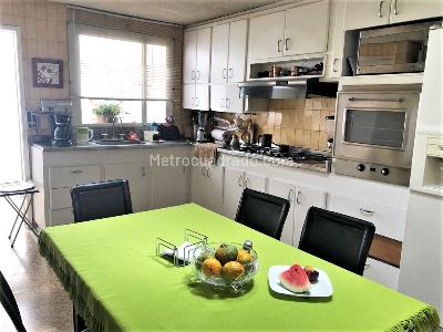 Casa de 4 alcobas en venta en Santa Barbara, Bogotá, 758 m² · foto 6 de 14