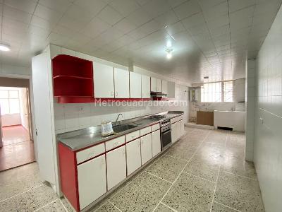 Apartamento de 3 alcobas en venta en Chico, Bogotá, 229 m² · foto 11 de 19