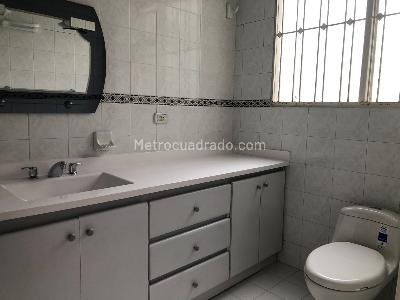 Apartamento de 3 alcobas en venta en Chico, Bogotá, 229 m² · foto 16 de 19