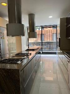 Apartamento de 3 alcobas en venta en Chico Virrey, Bogotá, 177 m² · foto 6 de 20
