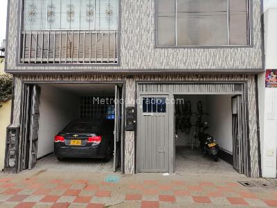 Casa de 5 alcobas en venta en Americas Central, Bogotá, 570 m² · foto 4 de 20