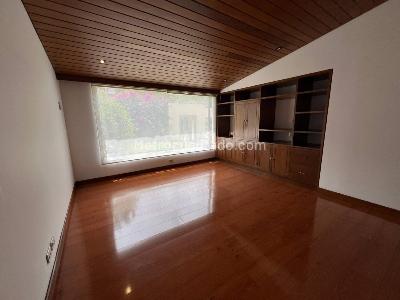 Casa de 4 alcobas en venta en Santa Barbara Alta, Bogotá, 740 m² · foto 3 de 20
