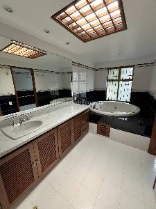 Casa de 4 alcobas en venta en Santa Barbara Alta, Bogotá, 740 m² · foto 15 de 20