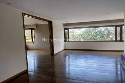Apartamento de 3 alcobas en venta en Los Rosales, Bogotá, 287 m² · foto 2 de 15