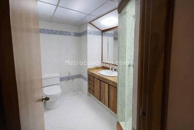 Apartamento de 3 alcobas en venta en Los Rosales, Bogotá, 287 m² · foto 12 de 15