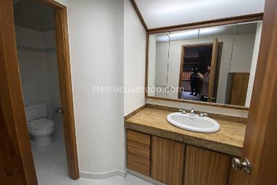 Apartamento de 3 alcobas en venta en Los Rosales, Bogotá, 287 m² · foto 13 de 15