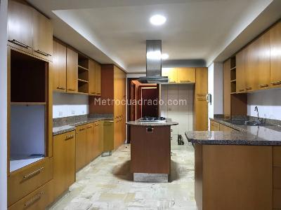 Apartamento de 3 alcobas en arriendo en La Cabrera, Bogotá, 329 m² · foto 2 de 20