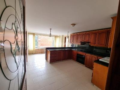 Casa de 4 alcobas en arriendo en El Tesoro, Medellín, 330 m² · foto 2 de 20