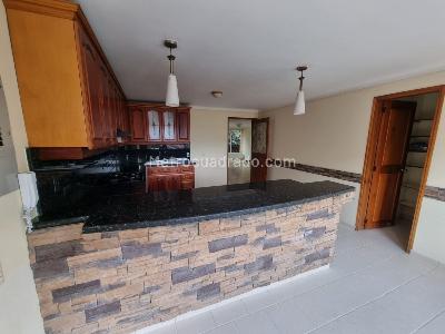 Casa de 4 alcobas en arriendo en El Tesoro, Medellín, 330 m² · foto 3 de 20