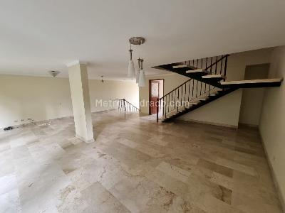 Casa de 4 alcobas en arriendo en El Tesoro, Medellín, 330 m² · foto 4 de 20