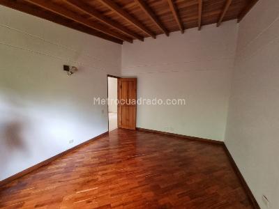 Casa de 4 alcobas en arriendo en El Tesoro, Medellín, 330 m² · foto 13 de 20