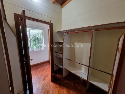 Casa de 4 alcobas en arriendo en El Tesoro, Medellín, 330 m² · foto 15 de 20