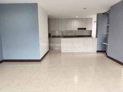 Apartamento en arriendo en Loma Del Escobero, Envigado · foto 2 de 17