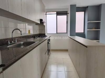 Apartamento en arriendo en Loma Del Escobero, Envigado · foto 3 de 17