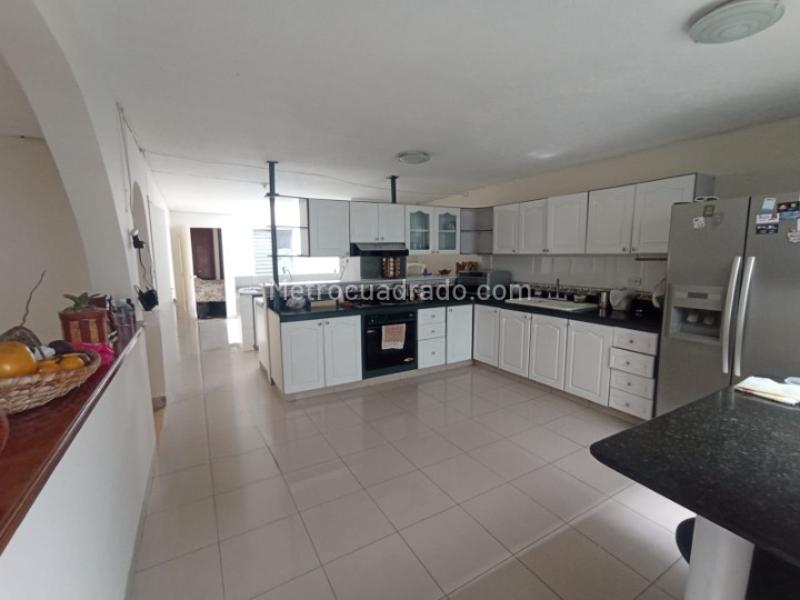 Commercial House for Rent in Los Colores