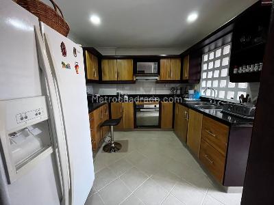 Apartamento de 4 alcobas en venta en Laureles, Medellín, 176 m² · foto 8 de 20