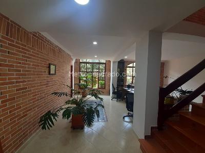 Casa de 4 alcobas en venta en Vereda San Jose, Sabaneta, 284 m² · foto 2 de 20