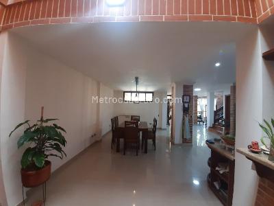 Casa de 4 alcobas en venta en Vereda San Jose, Sabaneta, 284 m² · foto 3 de 20