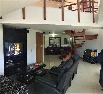 Apartamento de 4 alcobas en venta en Aves Maria, Sabaneta, 328 m² · foto 2 de 14