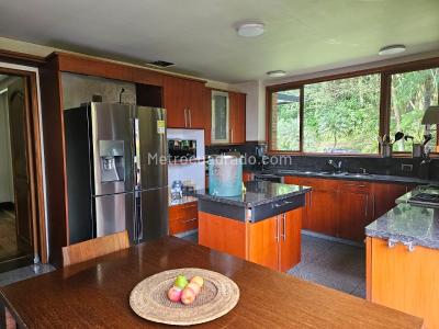 Casa de 3 alcobas en venta en Altos Del Poblado, Medellín, 1332 m² · foto 3 de 20