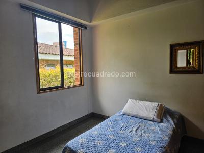 Casa de 3 alcobas en venta en Altos Del Poblado, Medellín, 1332 m² · foto 9 de 20