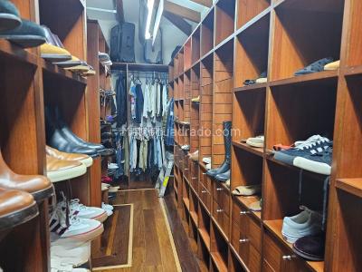 Casa de 3 alcobas en venta en Altos Del Poblado, Medellín, 1332 m² · foto 11 de 20