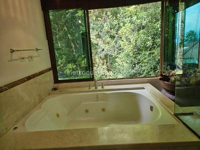 Casa de 3 alcobas en venta en Altos Del Poblado, Medellín, 1332 m² · foto 12 de 20