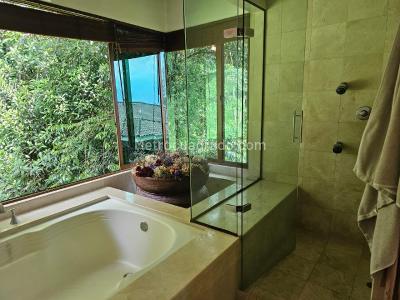 Casa de 3 alcobas en venta en Altos Del Poblado, Medellín, 1332 m² · foto 13 de 20