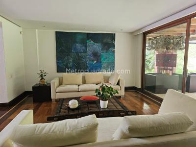 Casa de 3 alcobas en venta en Altos Del Poblado, Medellín, 1332 m² · foto 18 de 20
