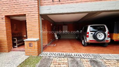 Casa de 3 alcobas en venta en Loma Del Chocho, Envigado, 186 m² · foto 2 de 20