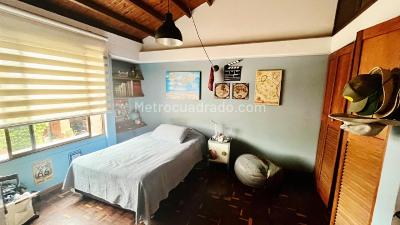 Casa de 3 alcobas en venta en Loma Del Chocho, Envigado, 186 m² · foto 16 de 20