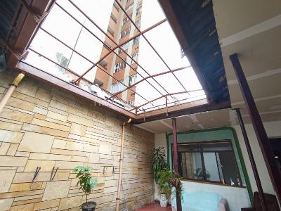 Casa de 5 alcobas en arriendo en Boston, Medellín, 520 m² · foto 4 de 12