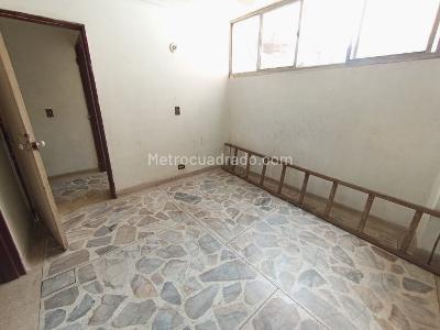 Casa de 5 alcobas en arriendo en Boston, Medellín, 520 m² · foto 6 de 12