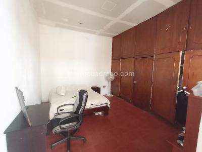 Casa de 5 alcobas en arriendo en Boston, Medellín, 520 m² · foto 7 de 12